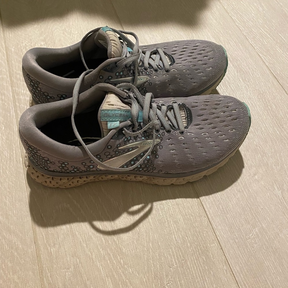 Brooks Glycerin 17 women’s sz 9